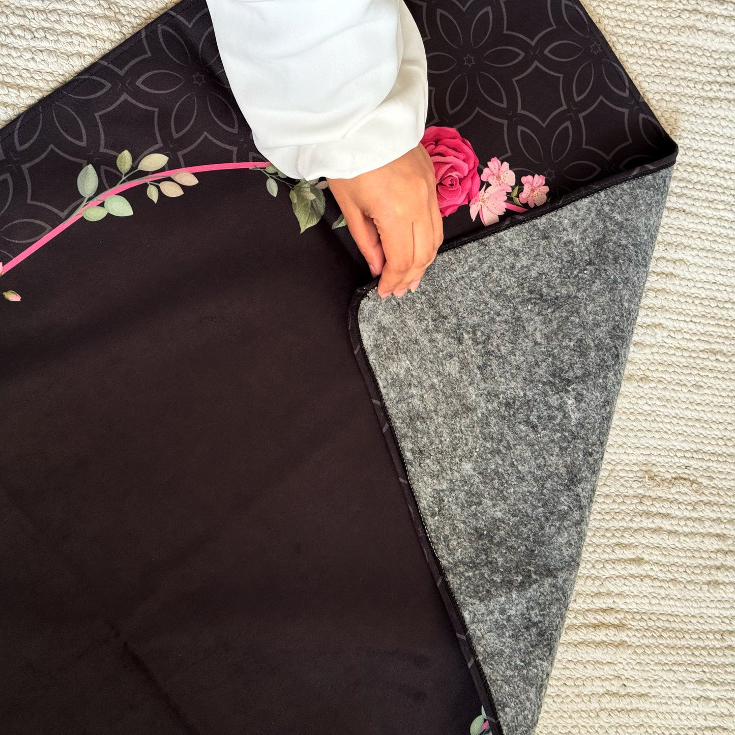 Black Rosette Sejadah