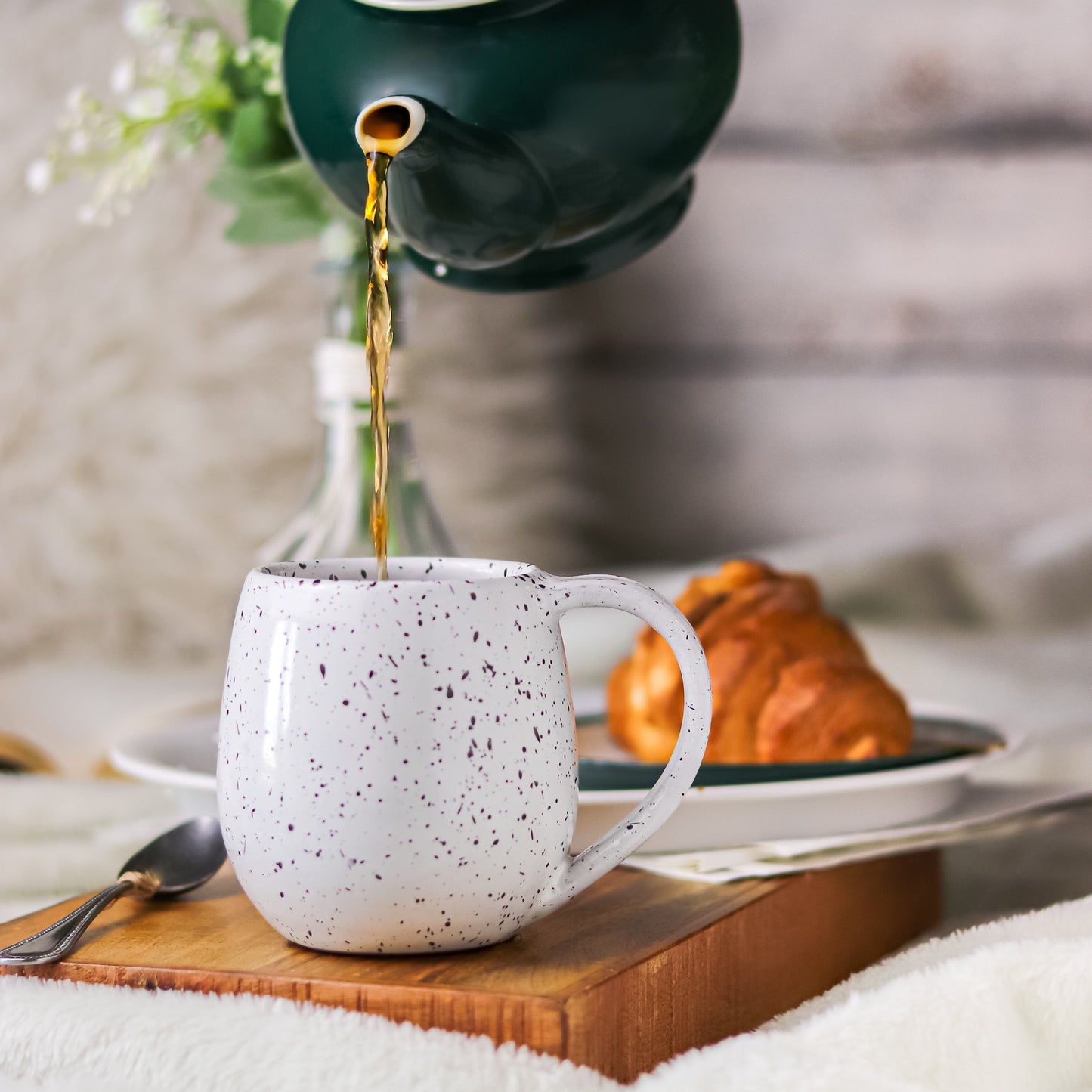 كوب فخار ملون بالأبيض منقط أسود 250ملى