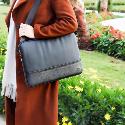 Matte laptop sleeve